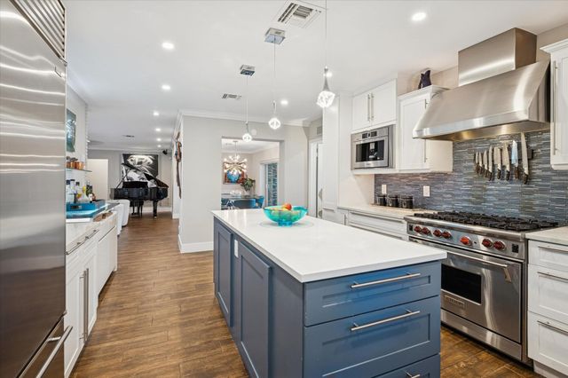 2131 NE 15th Ter, Wilton Manors, FL 33305