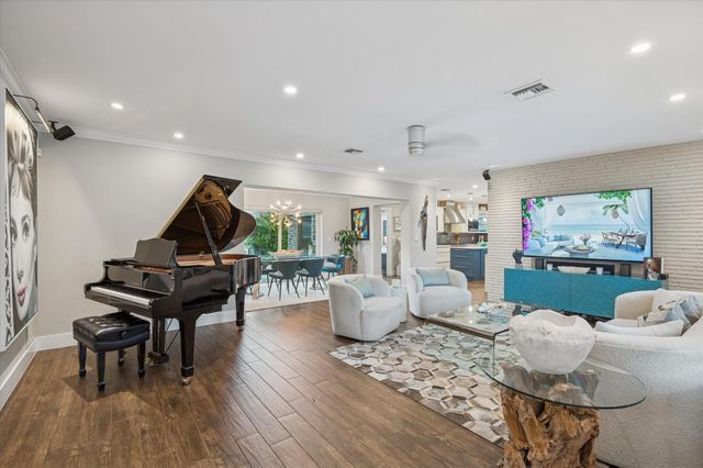 2131 NE 15th Ter, Wilton Manors, FL 33305