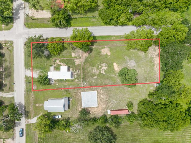 601 E Reynosa, De Leon, TX 76444