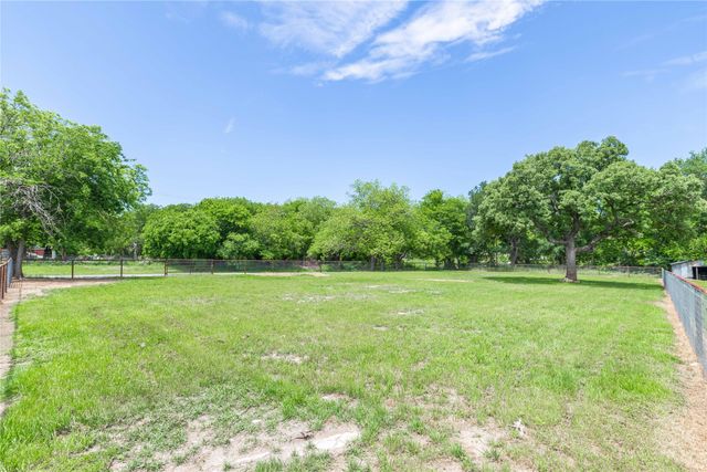 601 E Reynosa, De Leon, TX 76444