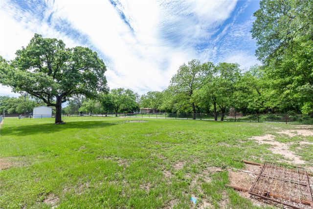 601 E Reynosa, De Leon, TX 76444