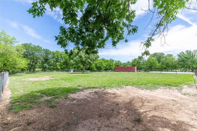 601 E Reynosa, De Leon, TX 76444