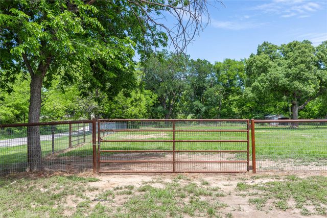 601 E Reynosa, De Leon, TX 76444