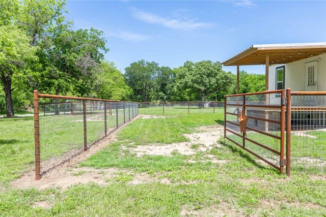 601 E Reynosa, De Leon, TX 76444