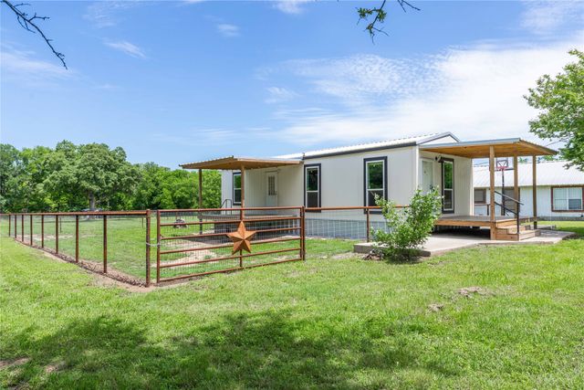 601 E Reynosa, De Leon, TX 76444
