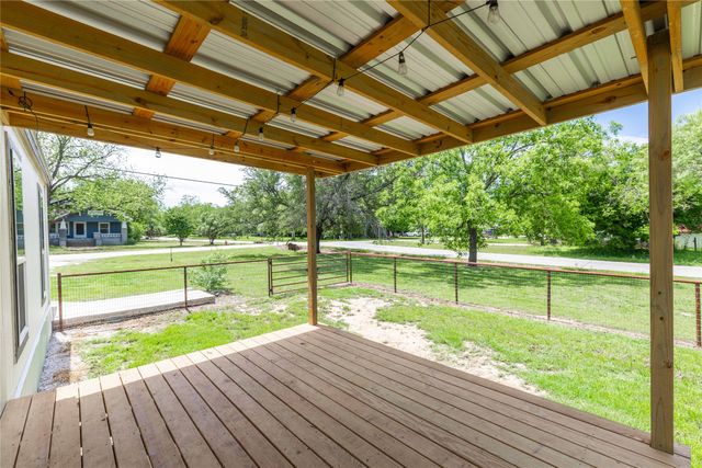 601 E Reynosa, De Leon, TX 76444