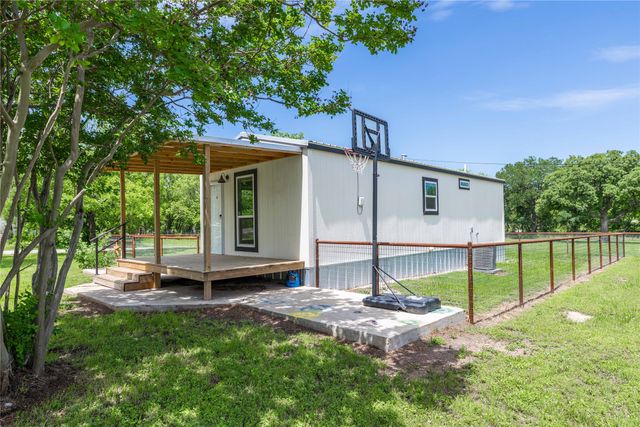 601 E Reynosa, De Leon, TX 76444