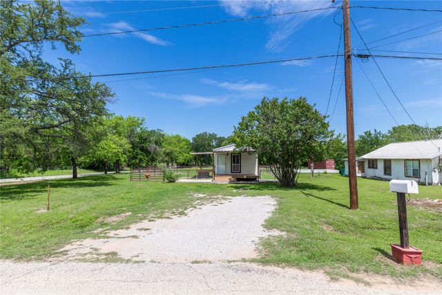 601 E Reynosa, De Leon, TX 76444