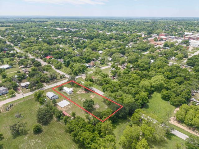 601 E Reynosa, De Leon, TX 76444