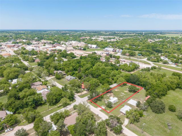 601 E Reynosa, De Leon, TX 76444