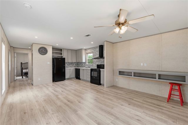 601 E Reynosa, De Leon, TX 76444