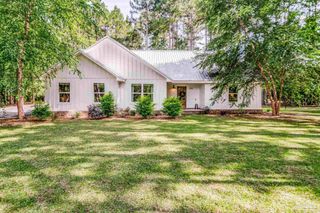 2581 Ten Mile Rd, Pace, FL 32571
