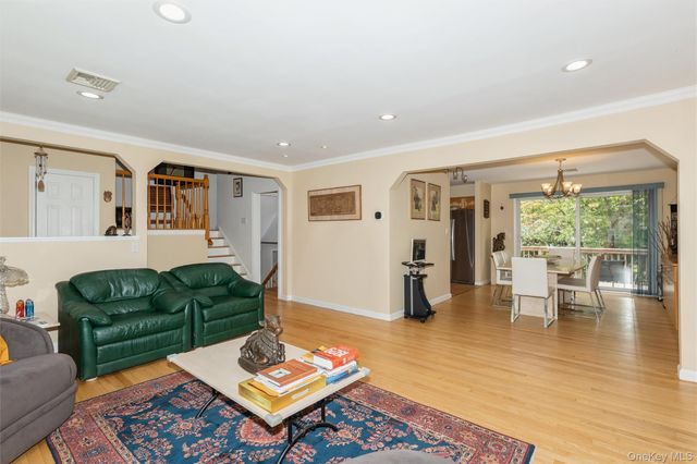148 Lincoln Street, Garden City, NY 11530