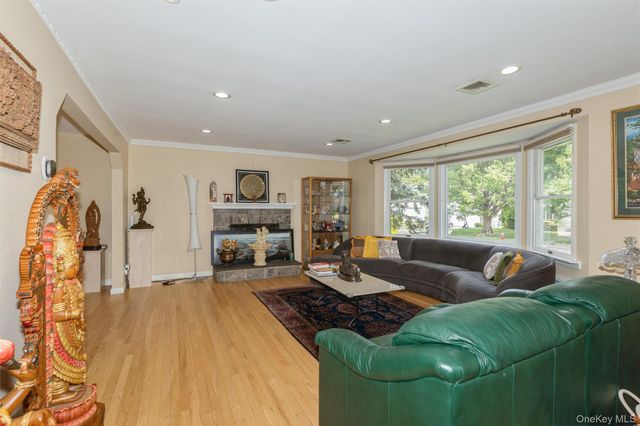 148 Lincoln Street, Garden City, NY 11530