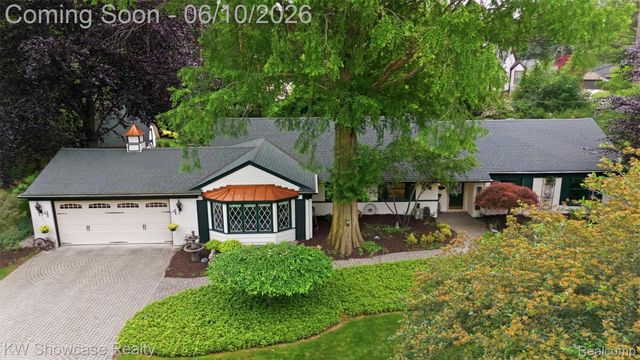 27221 Apple Tree Lane, Franklin Village, MI 48025