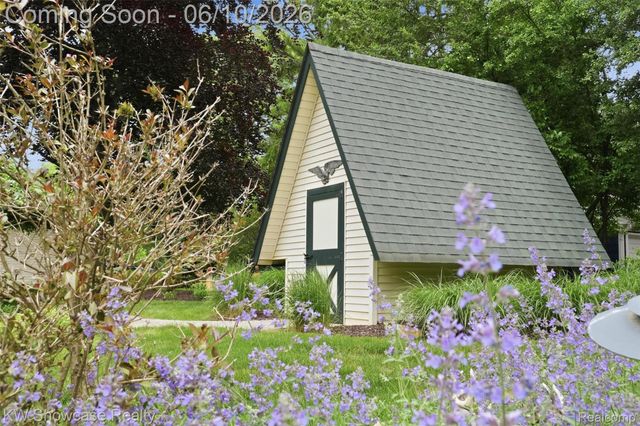 27221 Apple Tree Lane, Franklin Village, MI 48025