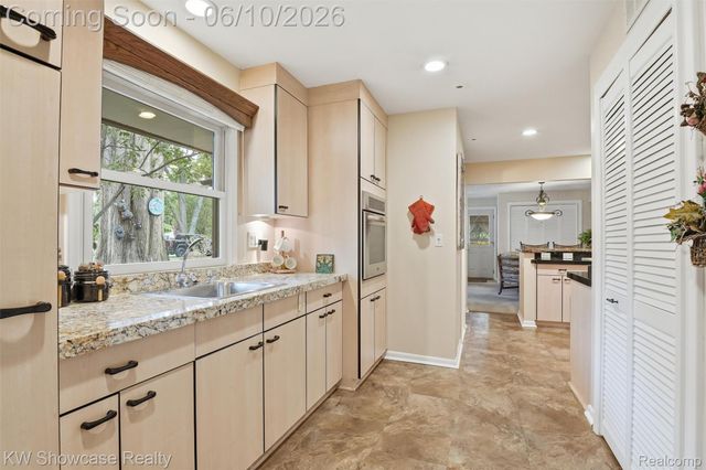 27221 Apple Tree Lane, Franklin Village, MI 48025