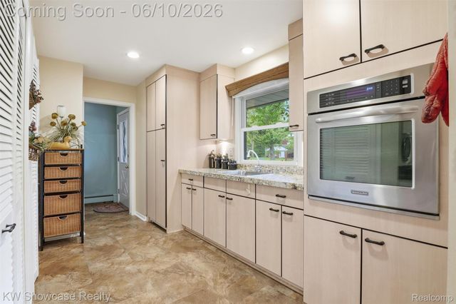 27221 Apple Tree Lane, Franklin Village, MI 48025