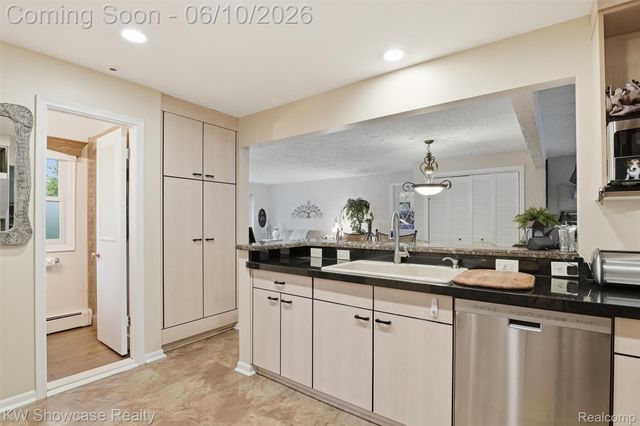 27221 Apple Tree Lane, Franklin Village, MI 48025