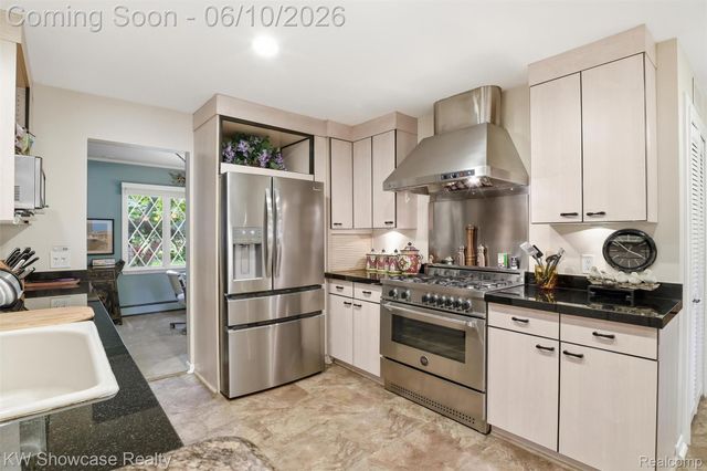 27221 Apple Tree Lane, Franklin Village, MI 48025