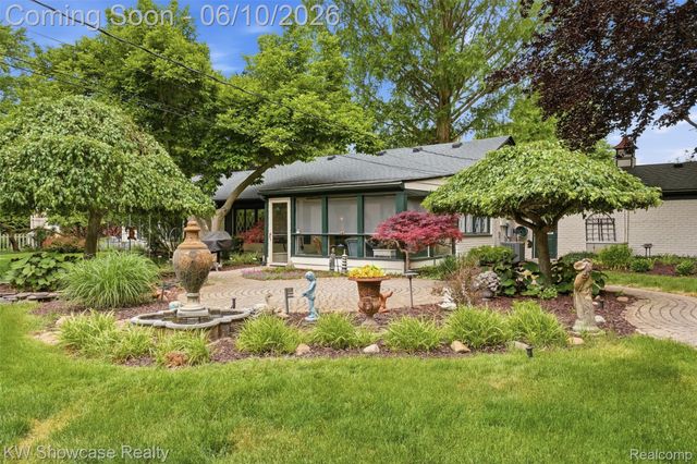 27221 Apple Tree Lane, Franklin Village, MI 48025