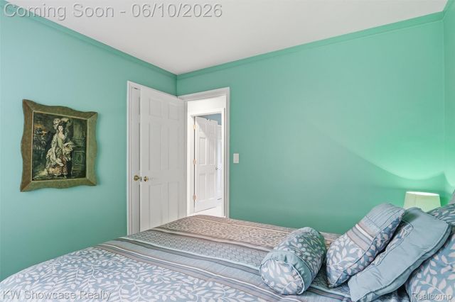 27221 Apple Tree Lane, Franklin Village, MI 48025