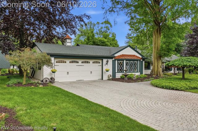 27221 Apple Tree Lane, Franklin Village, MI 48025