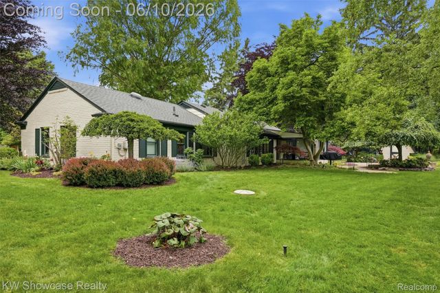 27221 Apple Tree Lane, Franklin Village, MI 48025