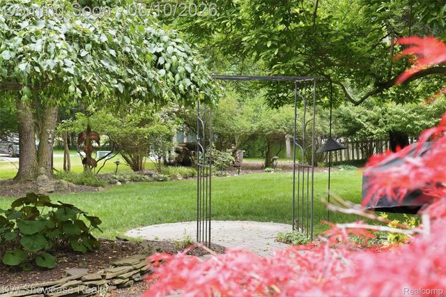 27221 Apple Tree Lane, Franklin Village, MI 48025