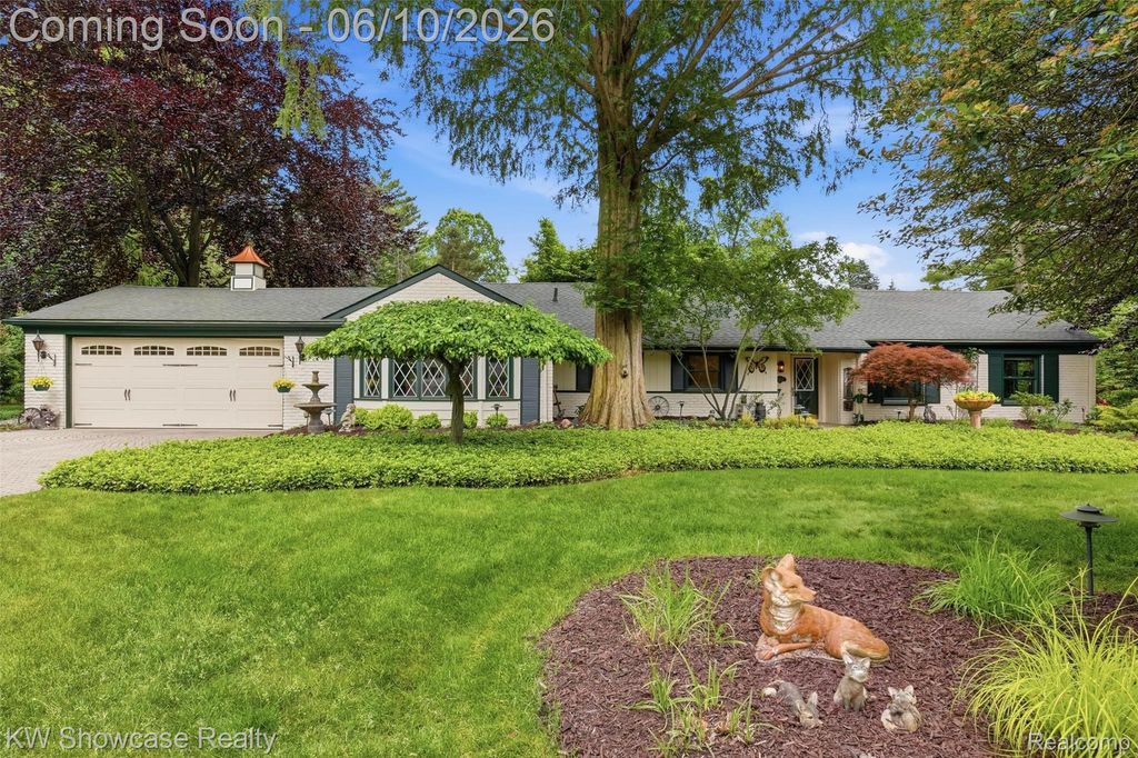 27221 Apple Tree Lane, Franklin Village, MI 48025