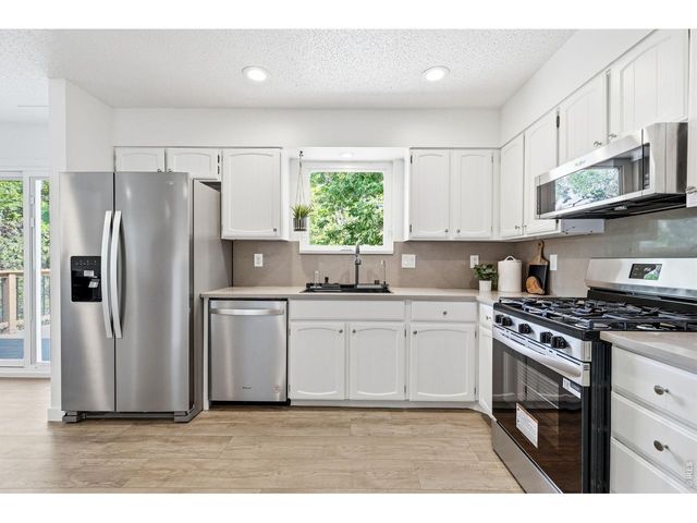 3525 Lakeview Cir, Longmont, CO 80503