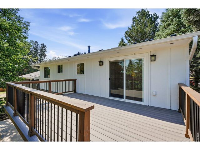 3525 Lakeview Cir, Longmont, CO 80503