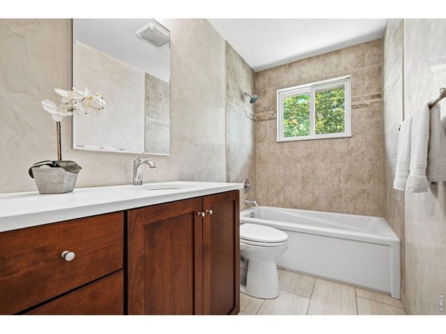 3525 Lakeview Cir, Longmont, CO 80503