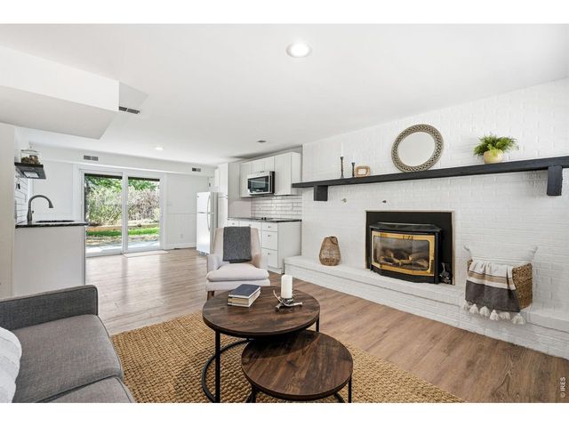 3525 Lakeview Cir, Longmont, CO 80503