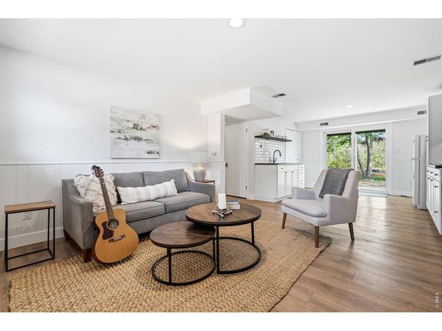 3525 Lakeview Cir, Longmont, CO 80503