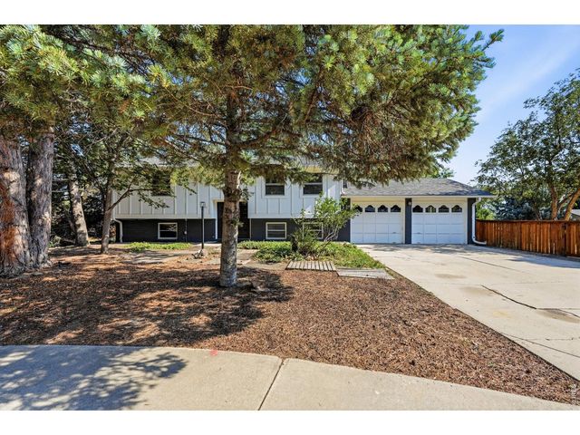 3525 Lakeview Cir, Longmont, CO 80503