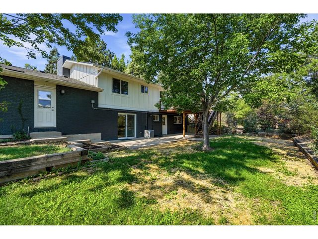 3525 Lakeview Cir, Longmont, CO 80503