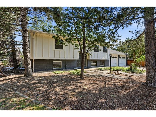 3525 Lakeview Cir, Longmont, CO 80503