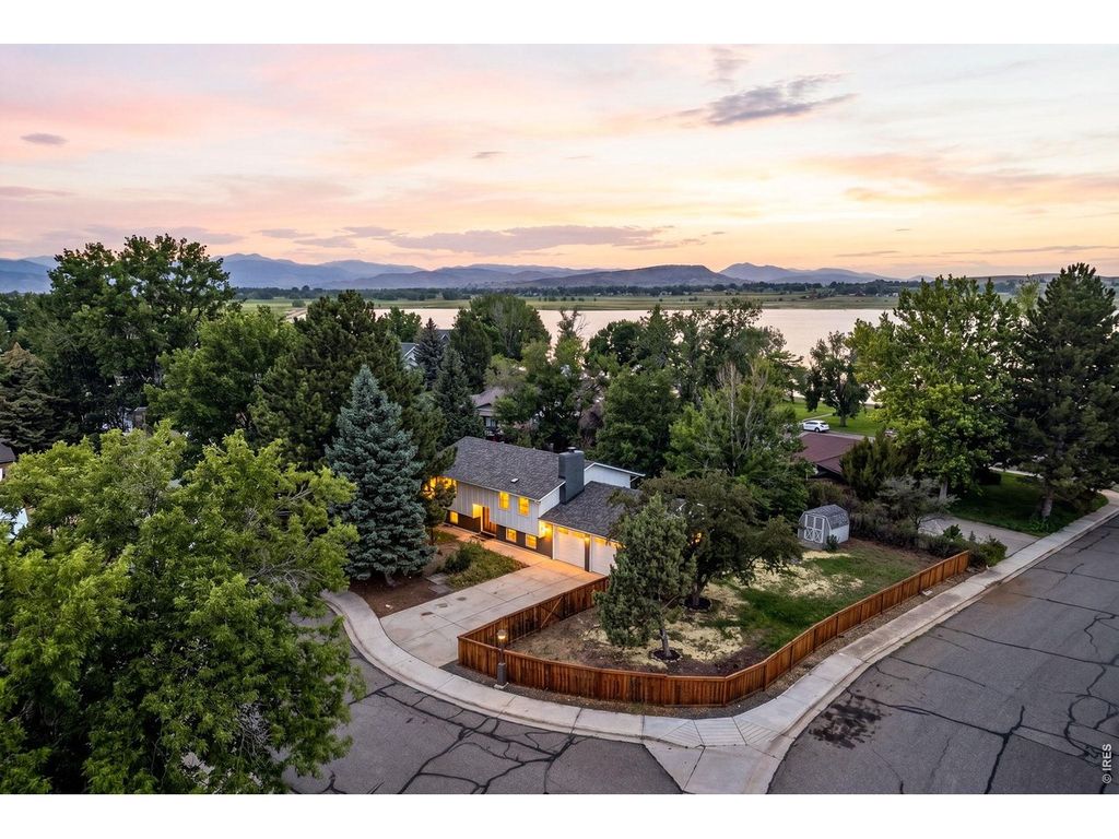 3525 Lakeview Cir, Longmont, CO 80503