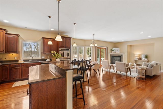 3700 Oakharbor Street, Kalamazoo, MI 49009