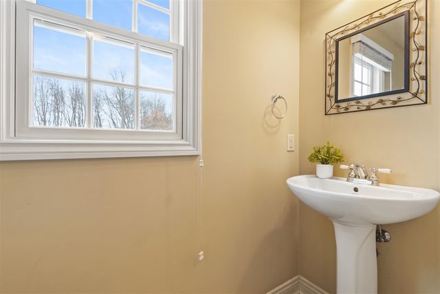 3700 Oakharbor Street, Kalamazoo, MI 49009