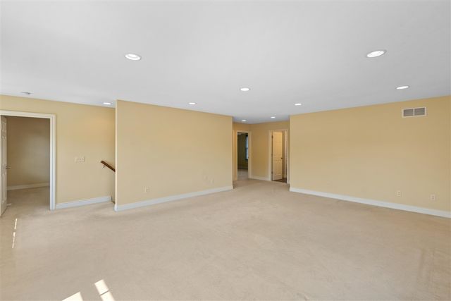 3700 Oakharbor Street, Kalamazoo, MI 49009