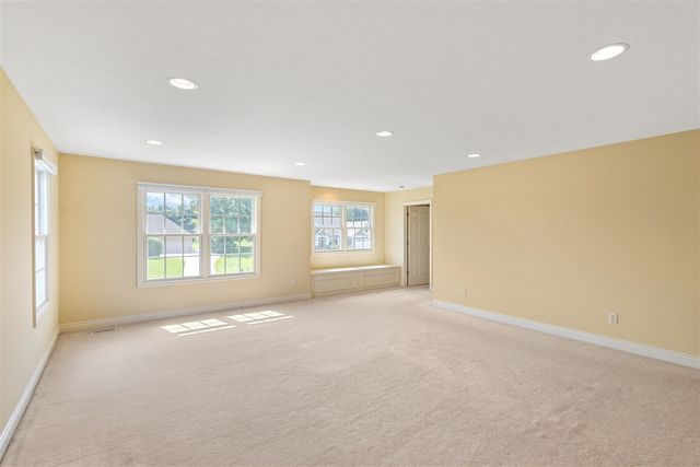 3700 Oakharbor Street, Kalamazoo, MI 49009