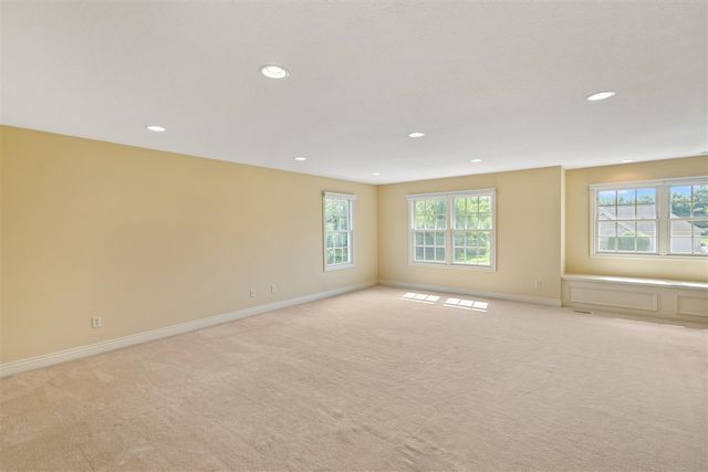 3700 Oakharbor Street, Kalamazoo, MI 49009