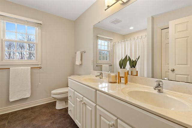 3700 Oakharbor Street, Kalamazoo, MI 49009