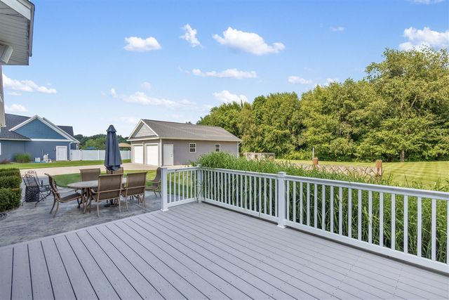 3700 Oakharbor Street, Kalamazoo, MI 49009