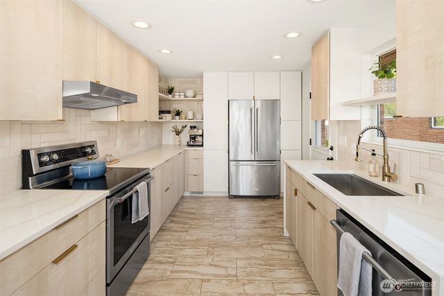 2502 NE 68th Street, Seattle, WA 98115