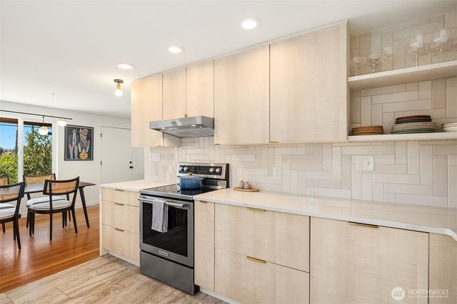 2502 NE 68th Street, Seattle, WA 98115
