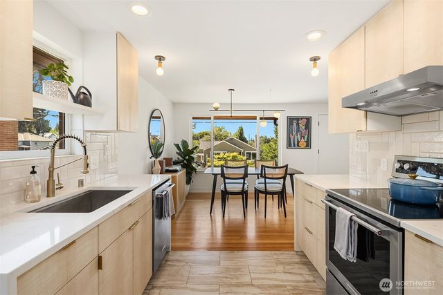 2502 NE 68th Street, Seattle, WA 98115