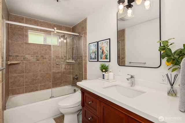 2502 NE 68th Street, Seattle, WA 98115